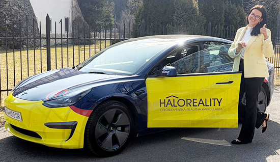 Polepená Tesla v L. Mikuláši