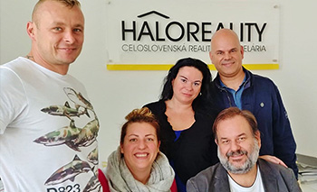 Spokojní klienti HALO reality | Spokojnosť s maklérom Kristínou Olachovou