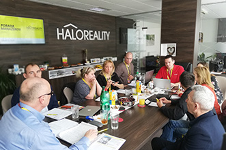 Recenzie, realitná kancelária HALO reality - Porada manažérov HALO reality