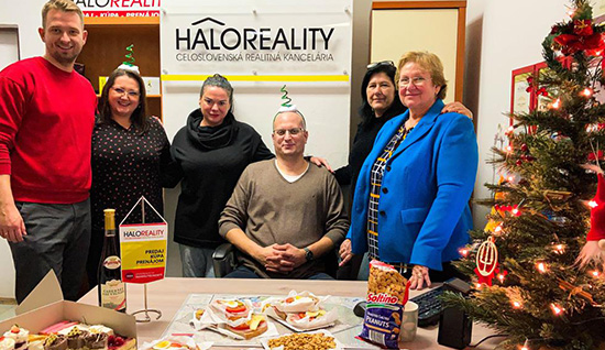 Recenzie, realitná kancelária HALO reality - Firemné posedenie Dunajská Streda