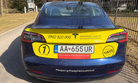 Polepená Tesla v L. Mikuláši