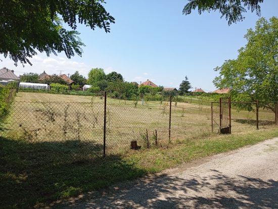 Predaj, pozemok pre rodinný dom   1652 m2 Marcelová - ZNÍŽENÁ CENA - IBA U NÁS