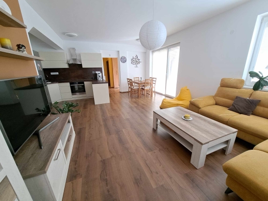 Predaj, trojizbový byt v rodinnom dome so záhradou 211m2 Veľký Biel - NOVOSTAVBA
