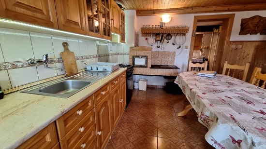 Predaj, chata Trávnica, s krásnou vinicou