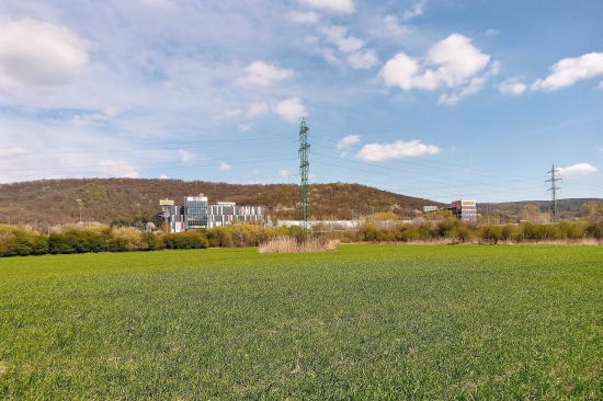 Predaj, záhradný pozemok   5755 m2 Bratislava Lamač, pri Bory Mall, územie občianskej vybavenosti - EXKLUZÍVNE HALO REALITY