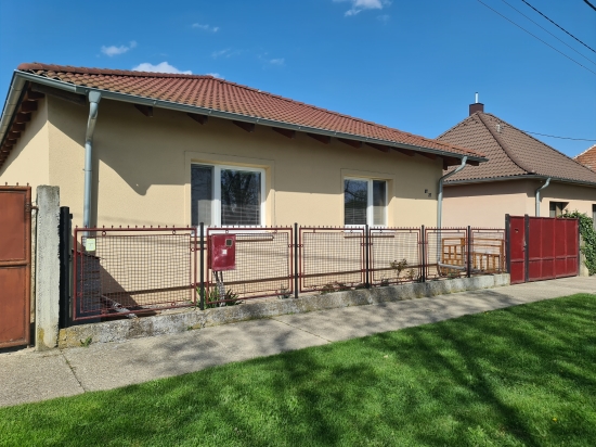 Predaj, rodinný dom Štvrtok na Ostrove, s prístavbou dvojizbového bytu - EXKLUZÍVNE HALO REALITY