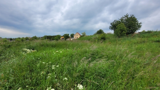 Predaj, pozemok pre rodinný dom   318 m2 Nitra, s projektom RD a právoplatným stavebným povolením - EXKLUZÍVNE HALO REALITY