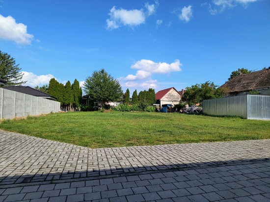 Predaj, pozemok pre rodinný dom 697 m2 Bernolákovo