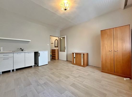 Prenájom, garsónka Levice, po rekonštrukcii, centrum