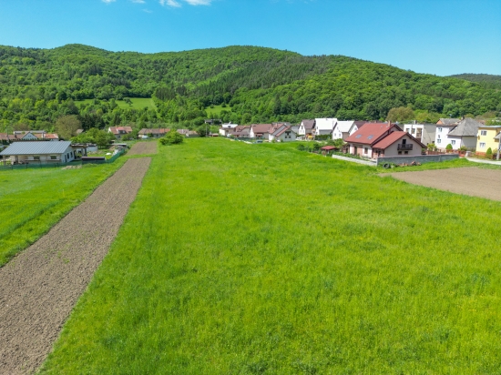 REZERVOVANÉ - Predaj, pozemok pre rodinný dom 908 m2 so stavebným povolením Udiča, Prosné - EXKLUZÍVNE HALO REALIT