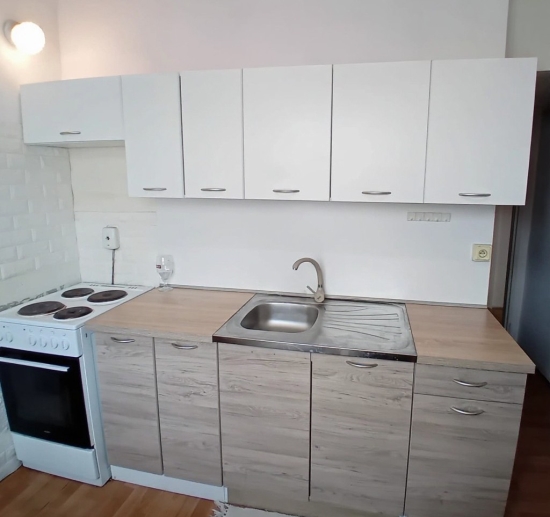 Predaj, dvojizbový byt Revúca, útulný, s balkónom, v pôvodnom stave