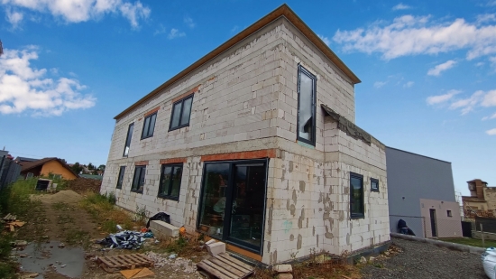 Predaj, rodinný dom Poprad, Matejovce, rozostavaný rod. dom s tromi bytmi a parkovacím miestom - VO VÝSTAVBE - EXKLUZÍVNE HALO REALITY