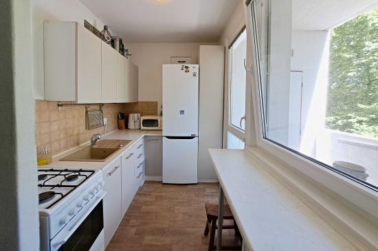Predaj, trojizbový byt Bratislava Dúbravka, Lipského, 2 lodžie, veľká pivnica