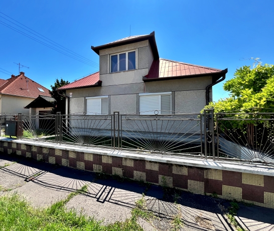 Predaj, rodinný dom Levice, s veľkou murovanou garážou, výborná lokalita - EXKLUZÍVNE HALO REALITY
