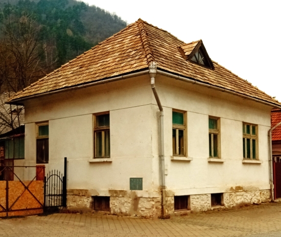 Predaj, rodinný dom Tisovec, štýlový dom na spoločnom dvore - EXKLUZÍVNE HALO REALITY