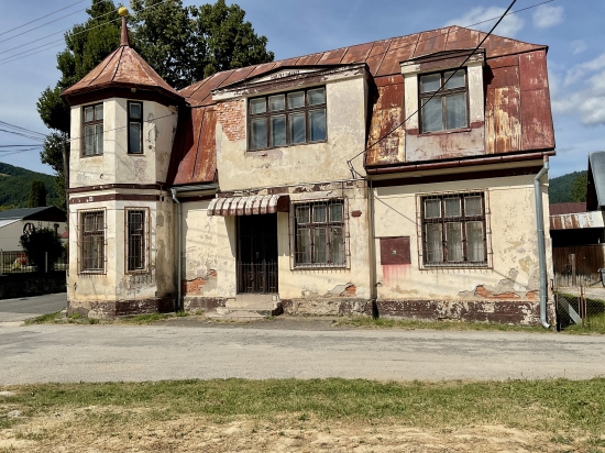 Predaj, rodinný dom Jasenie, s obchodným priestorom a hospodárskymi budovami - EXKLUZÍVNE HALO REALITY