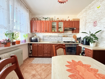 Predaj, trojizbový byt Lehota pod Vtáčnikom, parkovacie miesto v cene - EXKLUZ...
