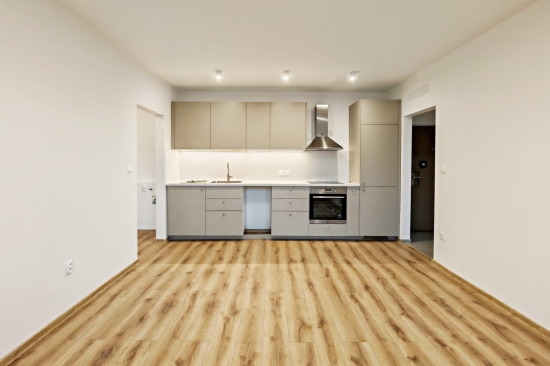 Predaj, trojizbový byt Bratislava Ružinov, Ostredky, Mesačná