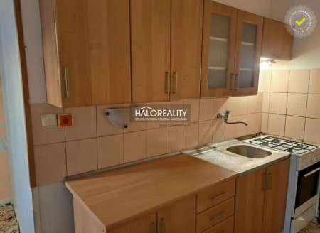 Predaj, trojizbový byt Žiar nad Hronom, blízko centra, veľkometrážny s dvoma l...