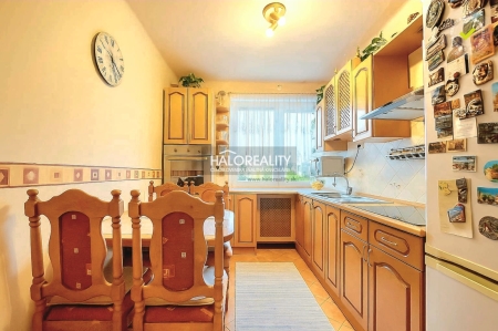 Predaj, trojizbový byt Strekov