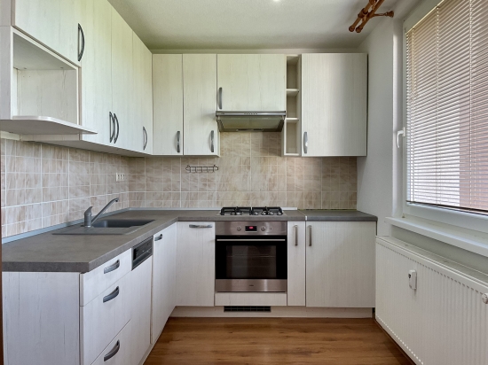 Predaj, trojizbový byt Očová, veľkorysý a slnečný 