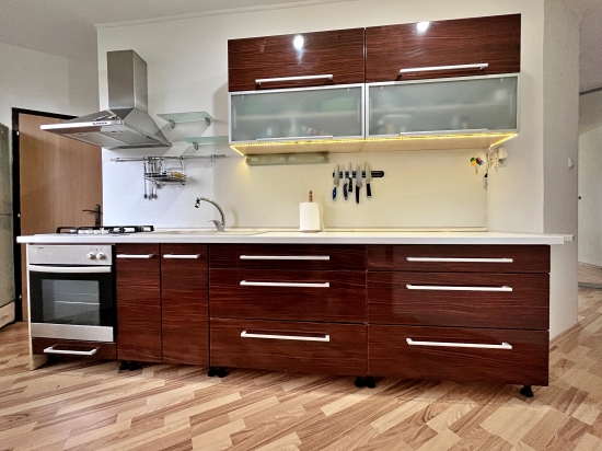 Predaj, trojizbový byt Levice, po rekonštrukcii, s balkónom