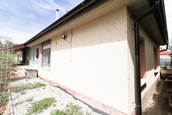 Predaj, rodinný dom Tvrdošovce, čiastočná rekonštrukcia, centrum obce - EXKLUZÍVNE HALO REALITY