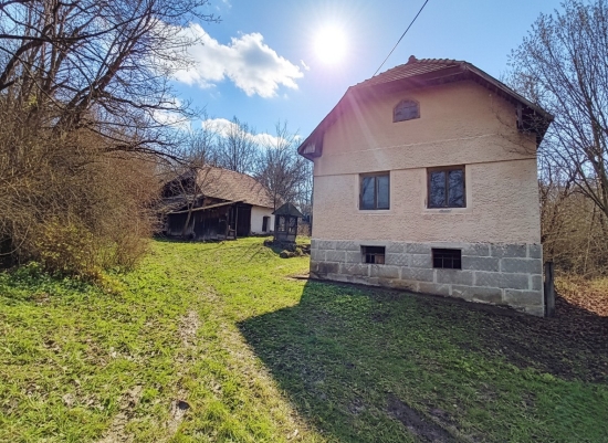 Predaj, rodinný dom Veľký Lom, čarovná usadlosť na kraji obce s možnosťou dokúpenia pozemkov od 3134 m2 - EXKLUZÍVNE HALO REALITY