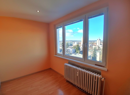 Predaj, trojizbový byt Lučenec, Červená Armáda (sídlisko Juh), príjemný, presvetlený s priestranným balkónom. - EXKLUZÍVNE HALO REALITY