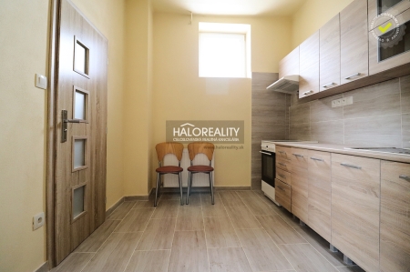 Prenájom, jednoizbový byt Nové Zámky, priamo v centre mesta