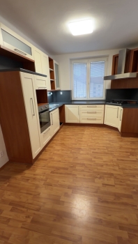 Prenájom, trojizbový byt Žiar nad Hronom, centrum mesta