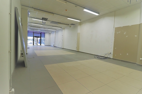 Prenájom, obchodný priestor Nové Zámky, s výbornou dostupnosťou a parkovaním - EXKLUZÍVNE HALO REALITY