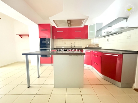 Predaj, rodinný dom Nové Zámky, šesťizbový s modernými technológiami - EXKLUZÍ...