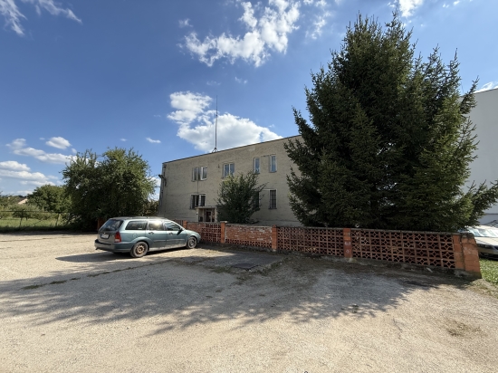 Predaj, komerčný objekt Skačany, s bytovou jednotkou - EXKLUZÍVNE HALO REALITY