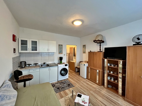 Prenájom, garsónka Levice, po rozsiahlej rekonštrukcii