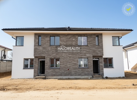 Predaj, trojizbový byt Lužianky, SKOLAUDOVANÉ + dve parkovacie státia  - NOVOS...