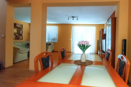 Prenájom, rodinný dom Cífer, s kompletným zariadením a vybavením - EXKLUZÍVNE HALO REALITY