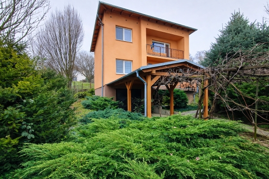 Predaj, rodinný dom Nitra, Zobor, pozemok 744m2 - EXKLUZÍVNE HALO REALITY