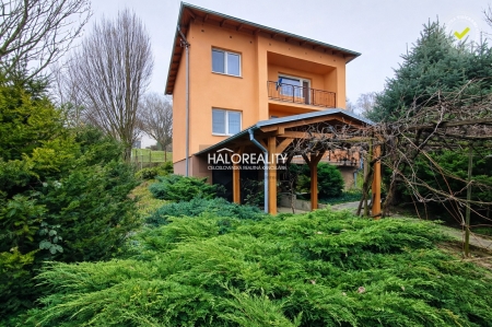 Predaj, rodinný dom Nitra, Zobor, pozemok 744m2 - EXKLUZÍVNE HALO REALITY