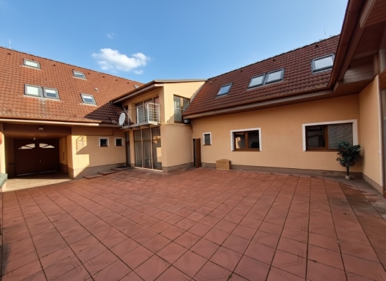 Predaj, rodinný dom Trebatice, s pridruženými priestormi - EXKLUZÍVNE HALO REALITY