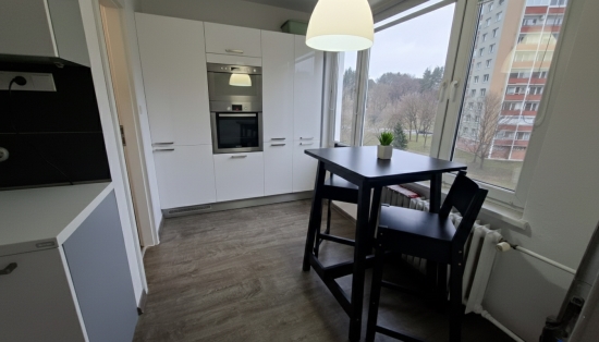 Prenájom, dvojizbový byt Prievidza, Staré Mesto - Prievidza, PRENÁJOM: Kompletne vybavený 2-izbový byt v najžiadanejšej tichej časti Starého mesta s klimatizáciou - EXKLUZÍVNE HALO REALITY