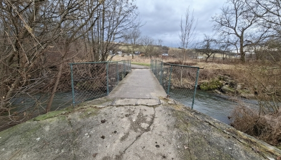 Predaj, záhradný pozemok   209 m2 Liešťany, v tichom prostredí pri potoku s elektrinou