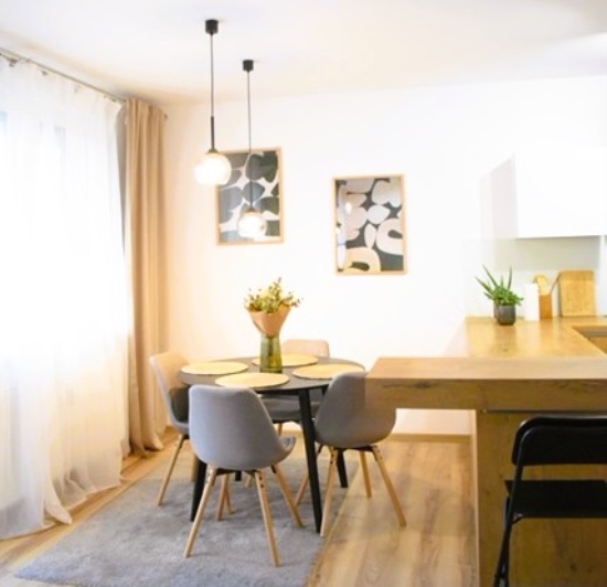 Prenájom, dvojizbový byt Trnava, 70 m2, predzáhradka, parkovanie