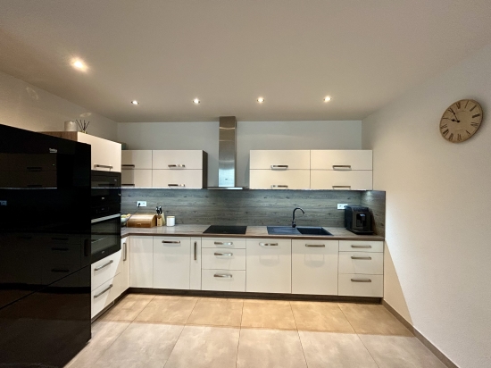 Predaj, trojizbový byt Prievidza, s parkovacím miestom  - NOVOSTAVBA - EXKLUZÍVNE HALO REALITY