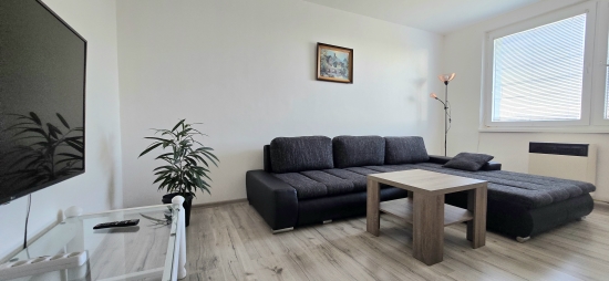 Predaj, zariadený trojizbový byt s balkónom Veľký Grob