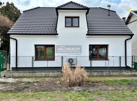 Predaj, rodinný dom Jur nad Hronom, kompletne zrekonštruovaný, pripravený na b...