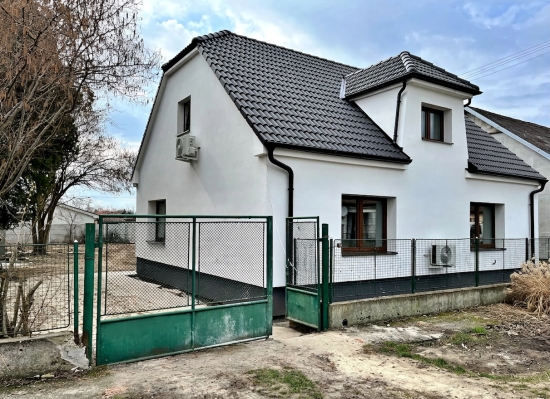 Predaj, rodinný dom Jur nad Hronom, kompletne zrekonštruovaný, pripravený na bývanie - EXKLUZÍVNE HALO REALITY