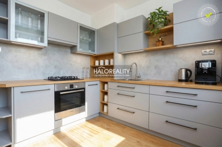 Predaj, priestranný trojizbový byt s parkovaním Považská Bystrica, Lánska