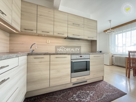 Predaj, rodinný dom Oslany - EXKLUZÍVNE HALO REALITY