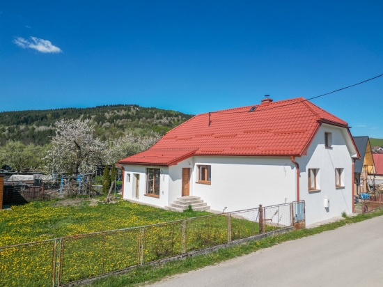 Predaj, štýlový rodinný dom Papradno - EXKLUZÍVNE HALO REALITY